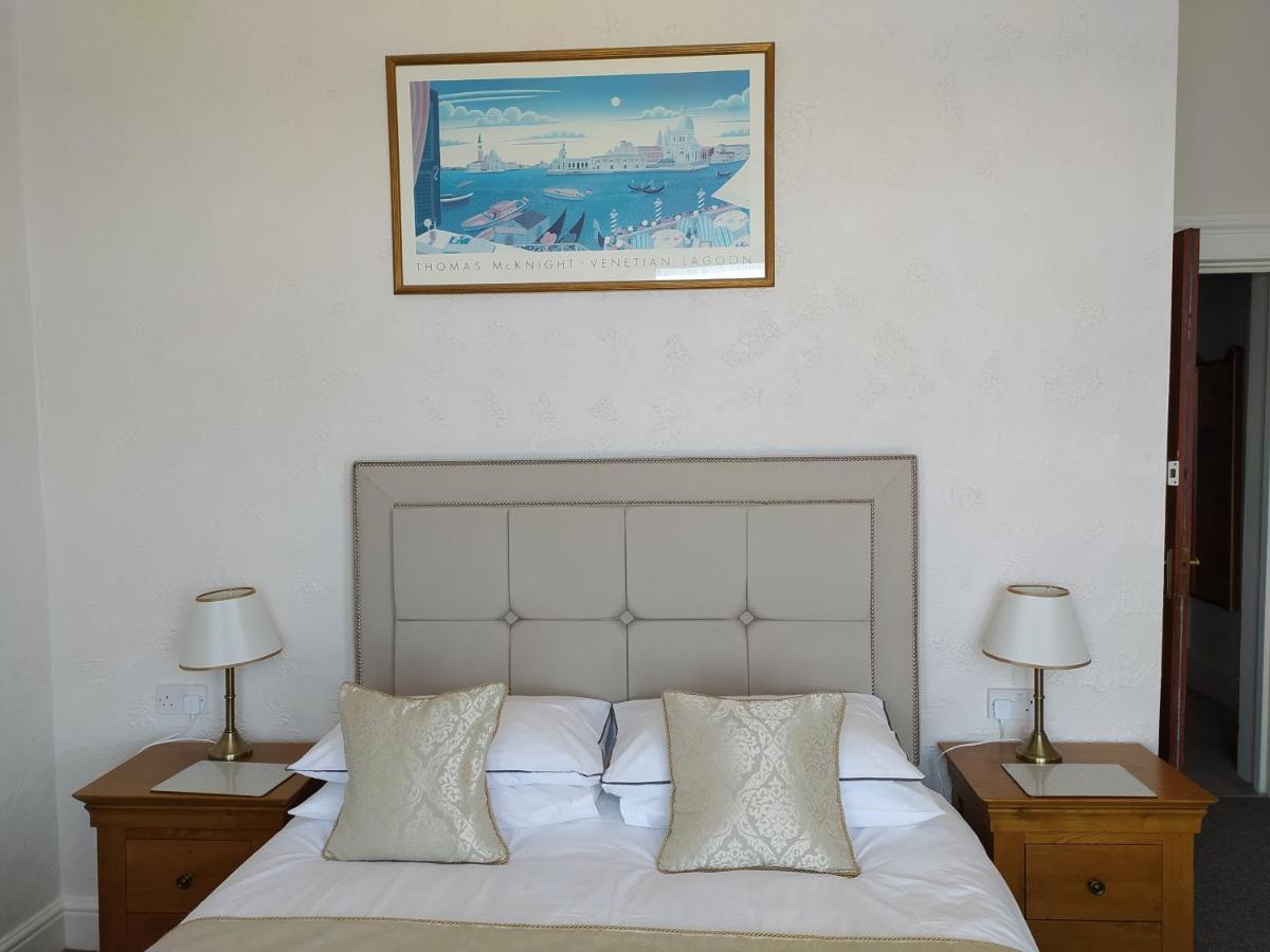 Frosty Towers Bed & Breakfast Llandudno Dış mekan fotoğraf